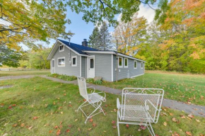 Cozy Harbor Springs Vacation Rental, 13 Mi to Town
